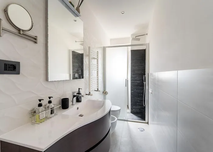 Opera Square 3br 3ba *