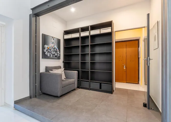 Opera Square 3br 3ba